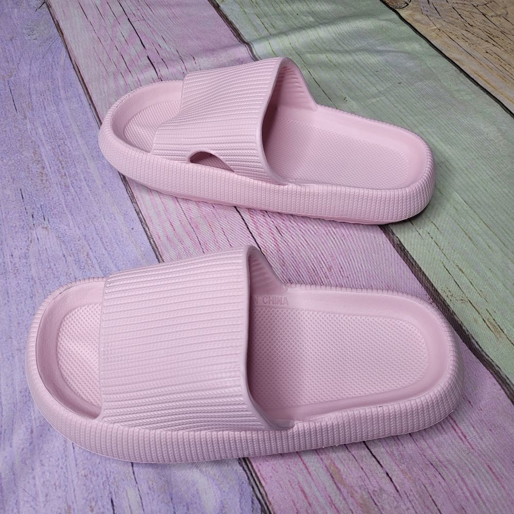 ‎Women's Foam Pillow Slides Slippers Size 5.5 to 6.5